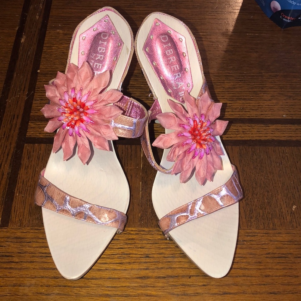 Sandal high heels.